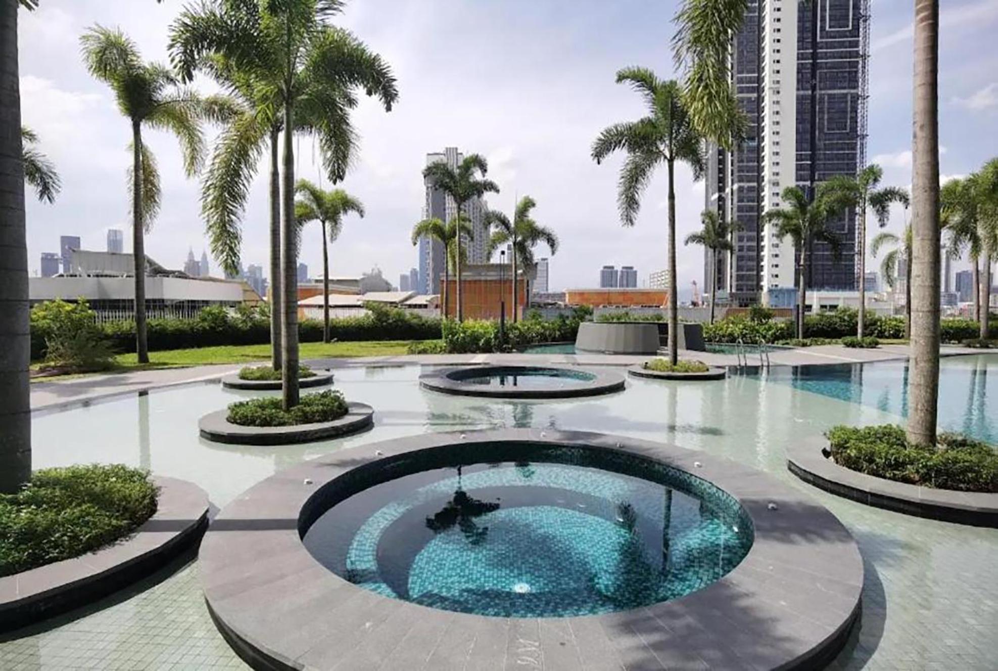 Skyscraper 65 Kl Highest Outdoor Bathtub Luxury Lavish Designer Suite Penthouse Lv65 Куала-Лумпур Экстерьер фото
