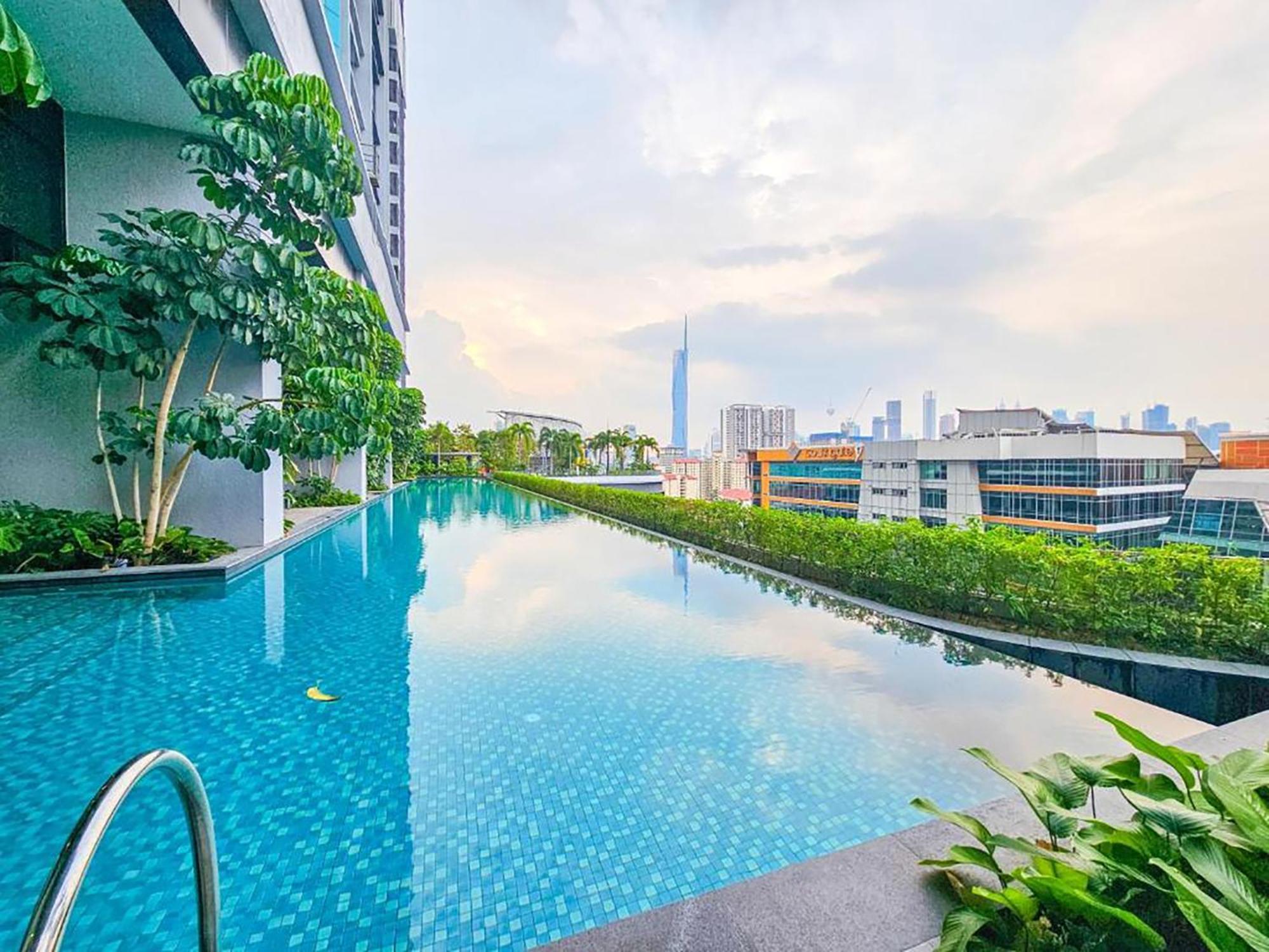 Skyscraper 65 Kl Highest Outdoor Bathtub Luxury Lavish Designer Suite Penthouse Lv65 Куала-Лумпур Экстерьер фото